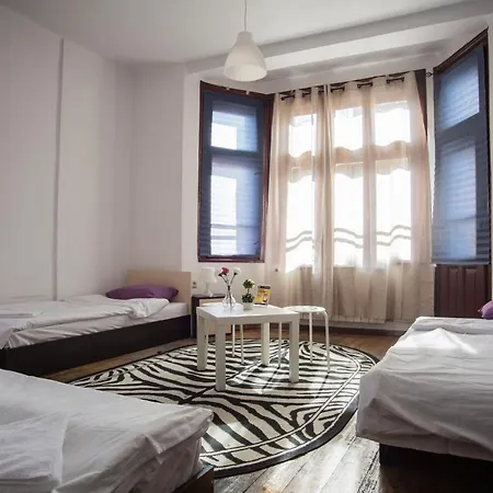 Hotello Hostel *